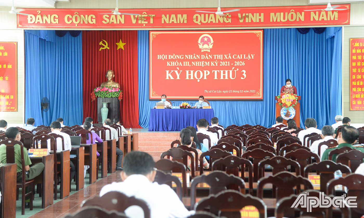 Quang cảnh kỳ họp.