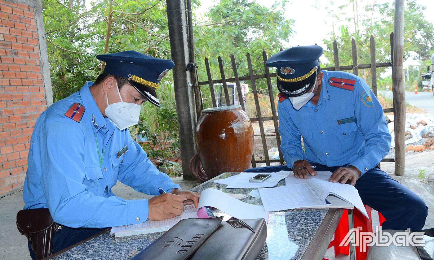 Lập biên bản trường hợp vi phạm về tải trọng phương tiện.