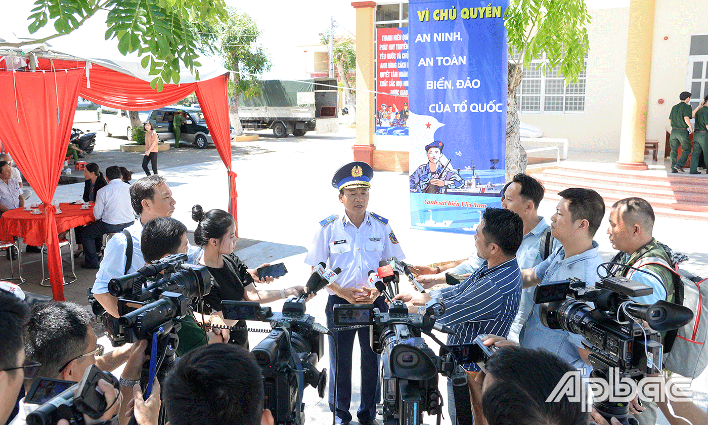 Cơ quan báo chí Trung ương và địa phương tham gia tuyên truyền Ngày hội “Nghĩa tình biên giới, biển đảo” năm 2021 tổ chức tại huyện Gò Công Đông.
