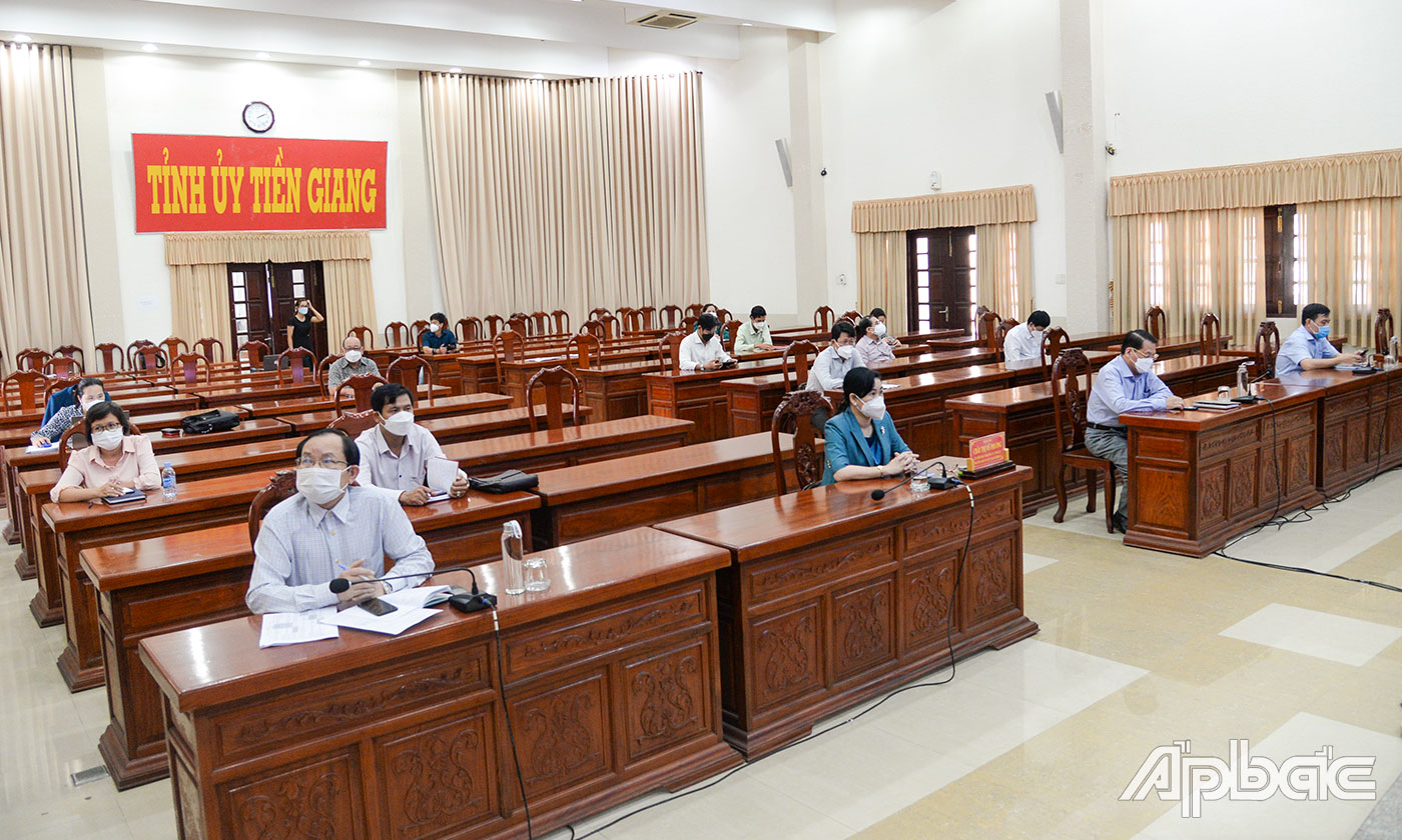 Đại biểu dự tại điểm cầu Tiền Giang.
