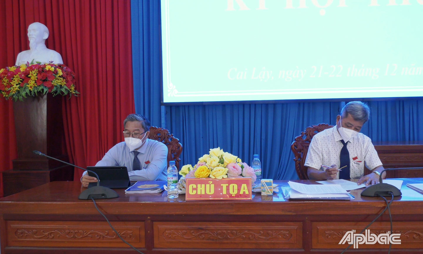 Chủ tọa kỳ họp.