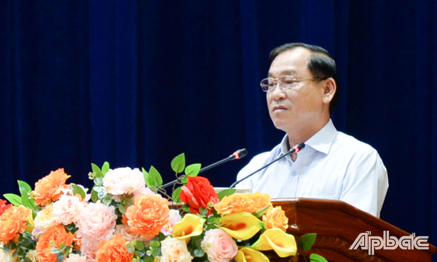 Đồng chí Nguyễn Văn Vĩnh phát biểu tại hội nghị.