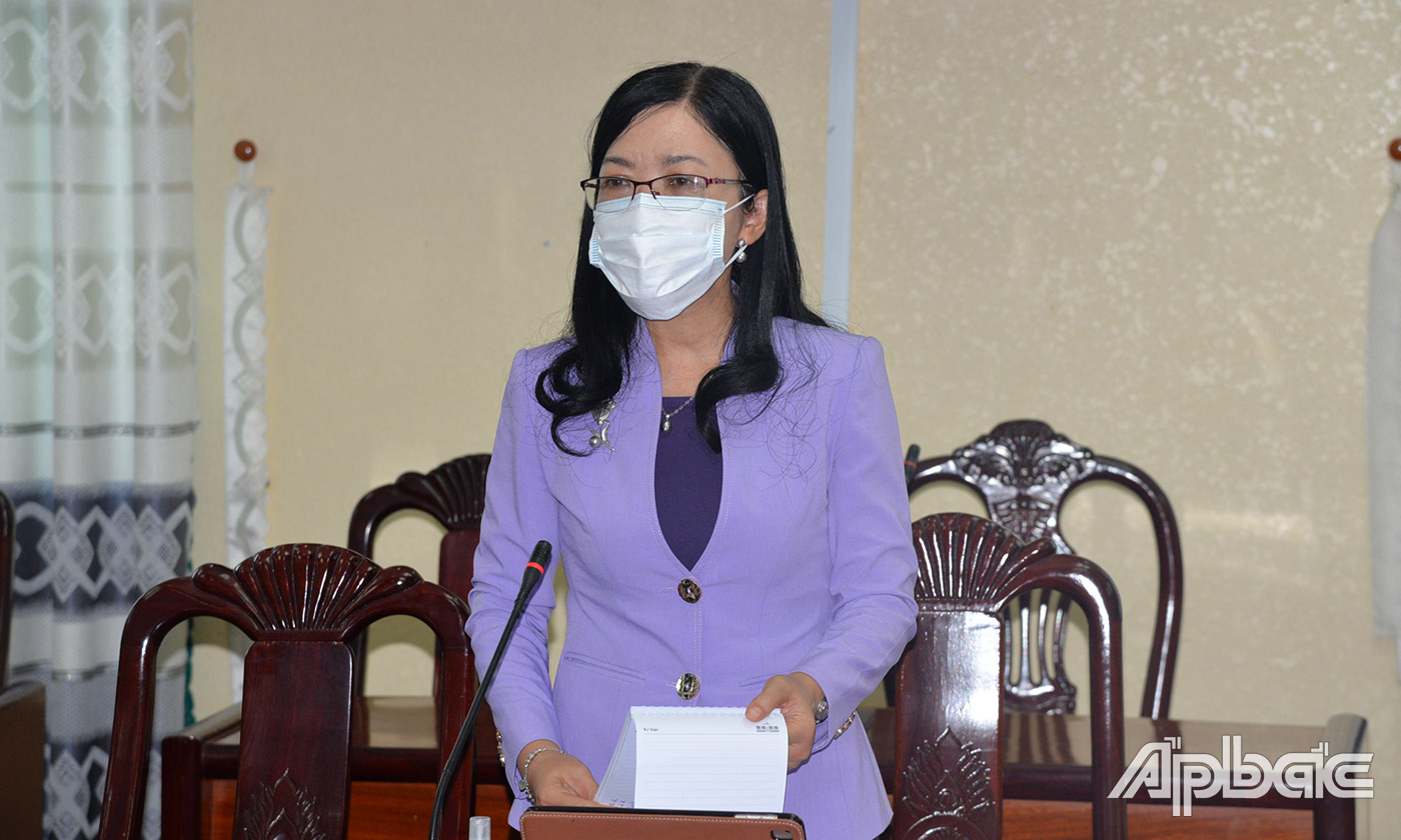 Đại biểu Nguyễn Kim tuyến phát biểu tại buổi thảo luận tổ