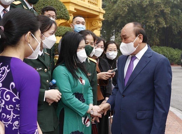 State President Nguyen Xuan Phuc meets with representatives of health workers in Hanoi on February 27 (Photo: VNA).