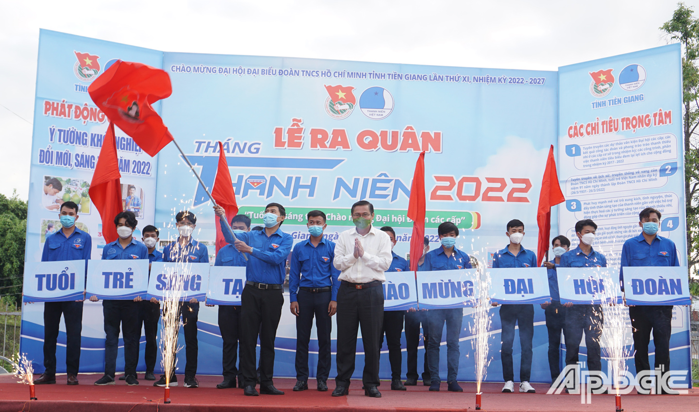 Nghi thức trao cờ xuất quân Tháng Thanh niên năm 2022