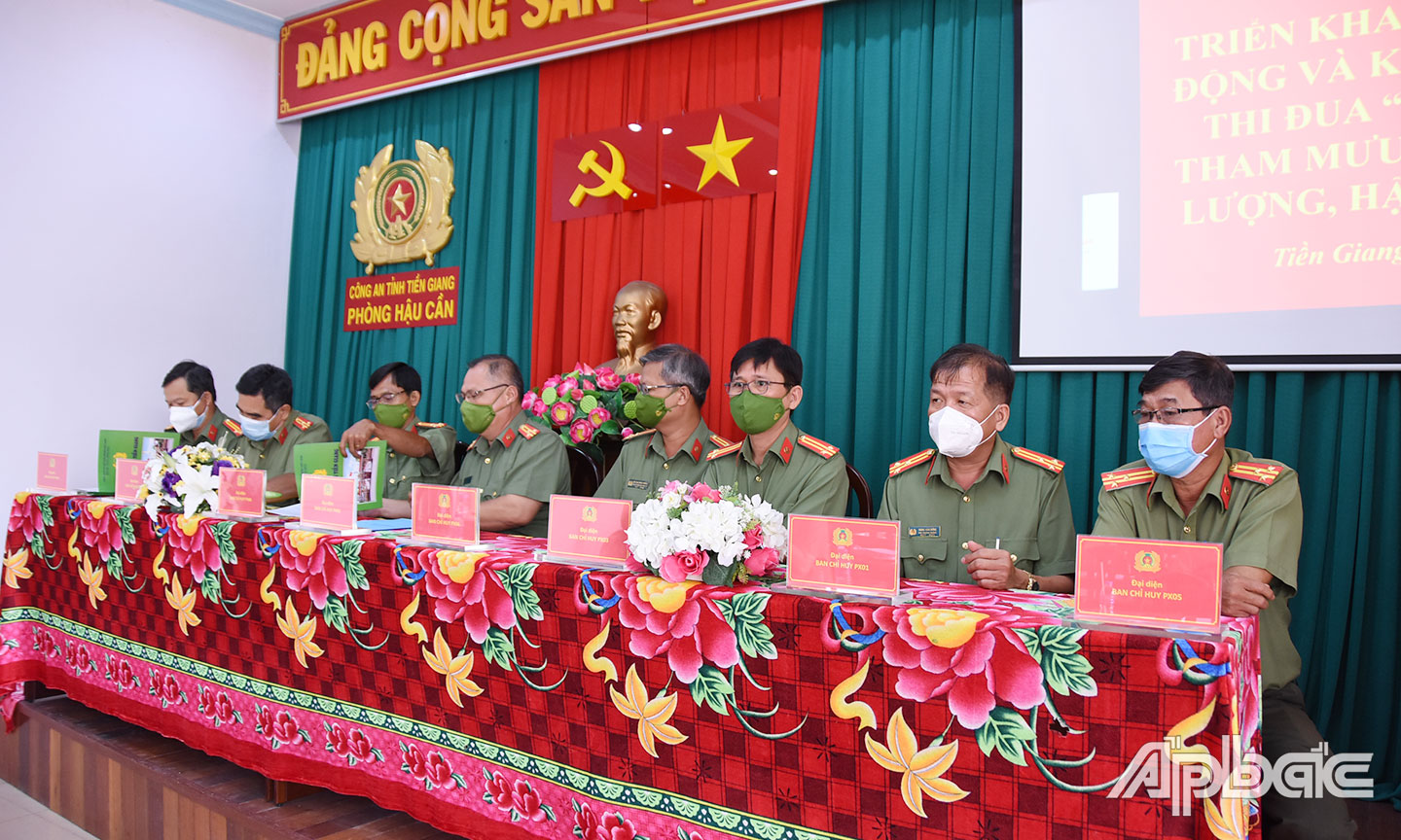 Các đơn vị trong khối ký kết. Ảnh Hồ Sương