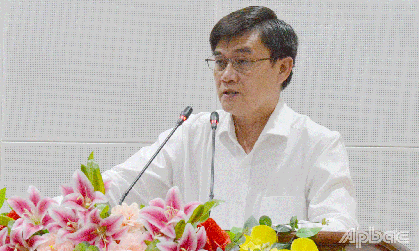 Đồng chí Nguyễn Văn Mười, Phó Chủ tịch UBND tỉnh nhấn mạnh nhiệm vụ của các cấp, ngành trong tỉnh là nỗ lực kiểm soát ngăn chặn đà lây lan nhanh chóng của dịch Covid-19.