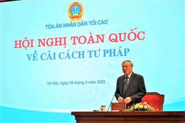 Chief Justice of the Supreme People’s Court Nguyen Hoa Binh addresses the conference (Photo: tapchitoaan.vn).