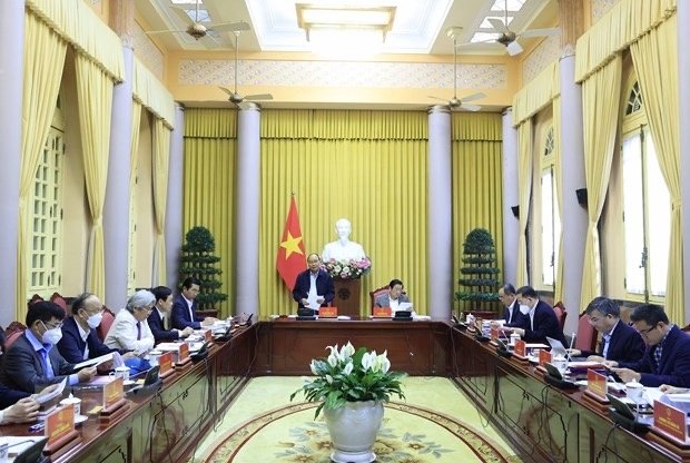 President Nguyen Xuan Phuc speaks at the meeting. (Photo: VNA).