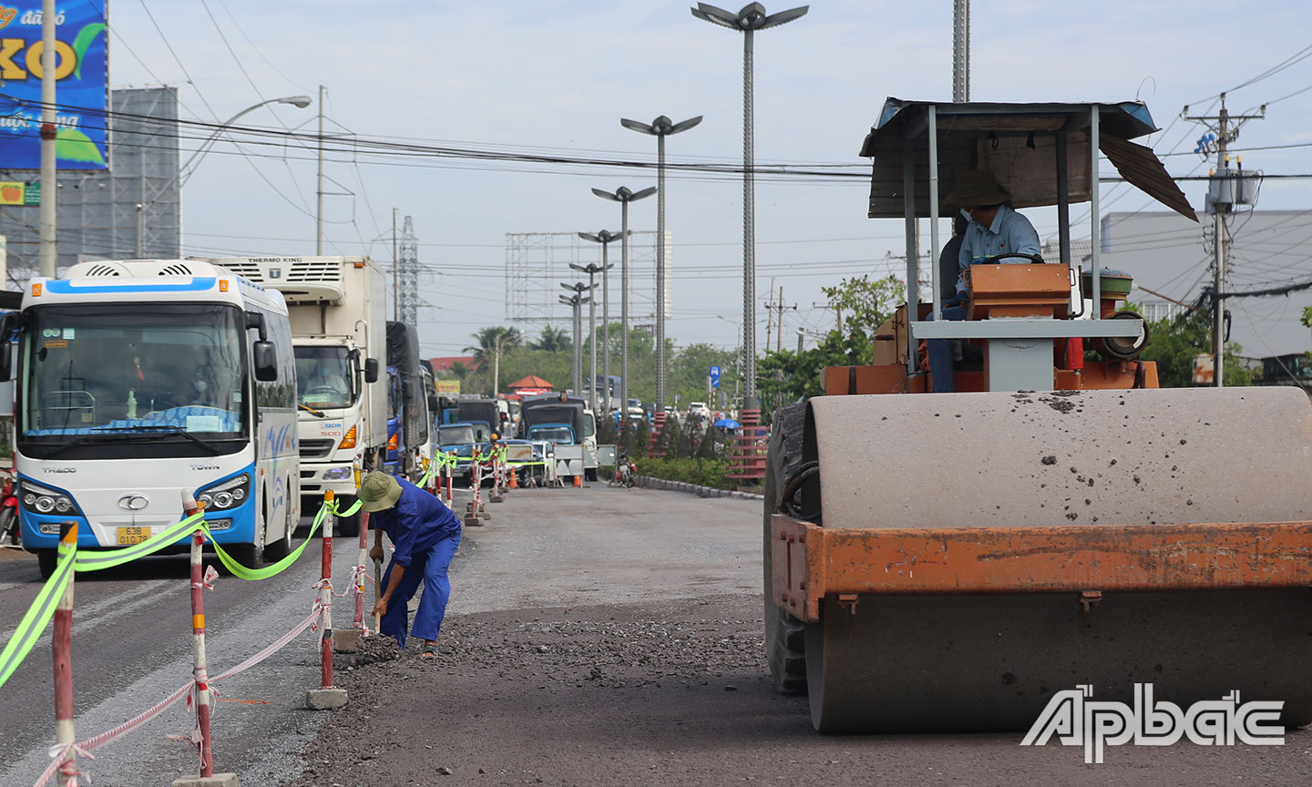 Công trình khẩn trương thi công cho kịp tiến độ.