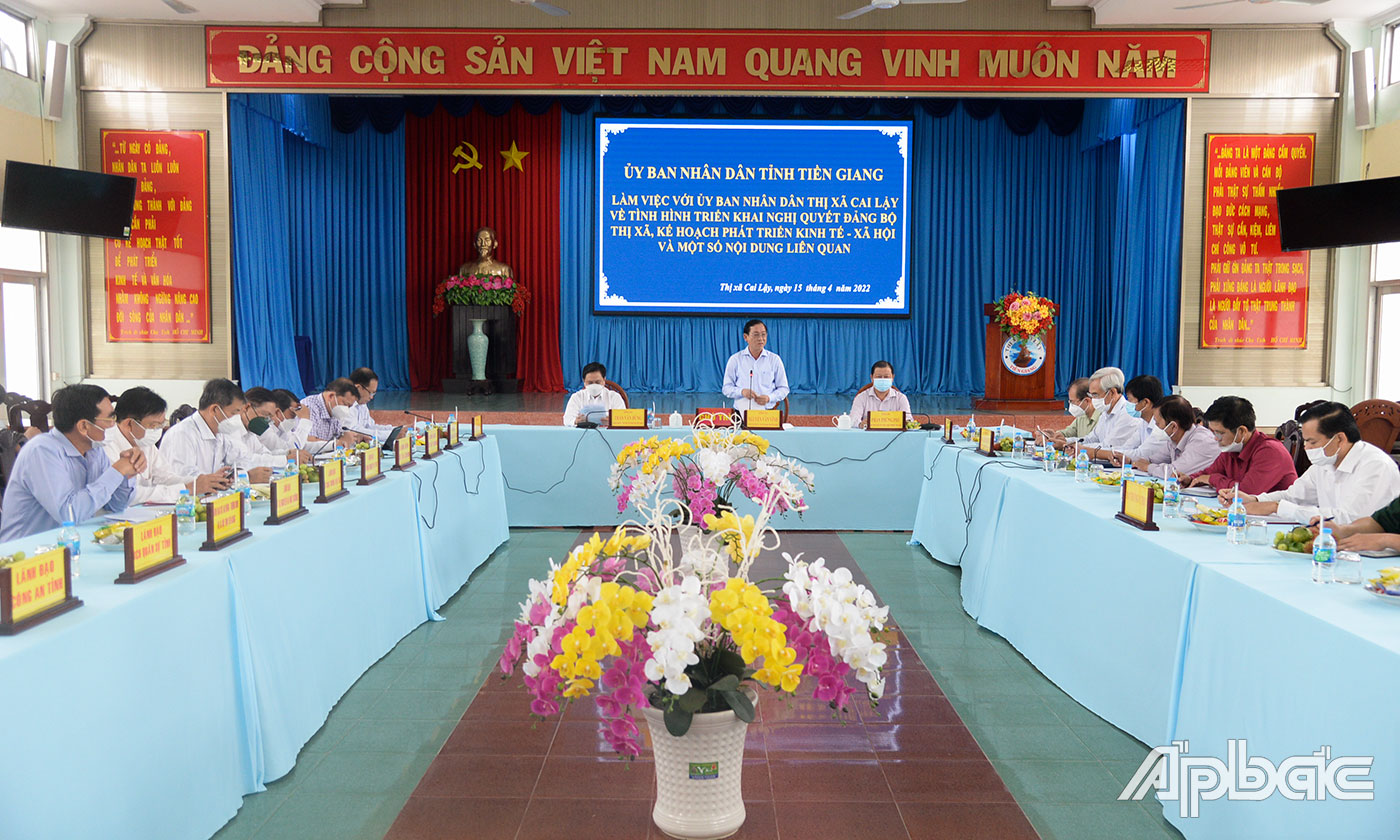 Quang cảnh buổi làm việc.