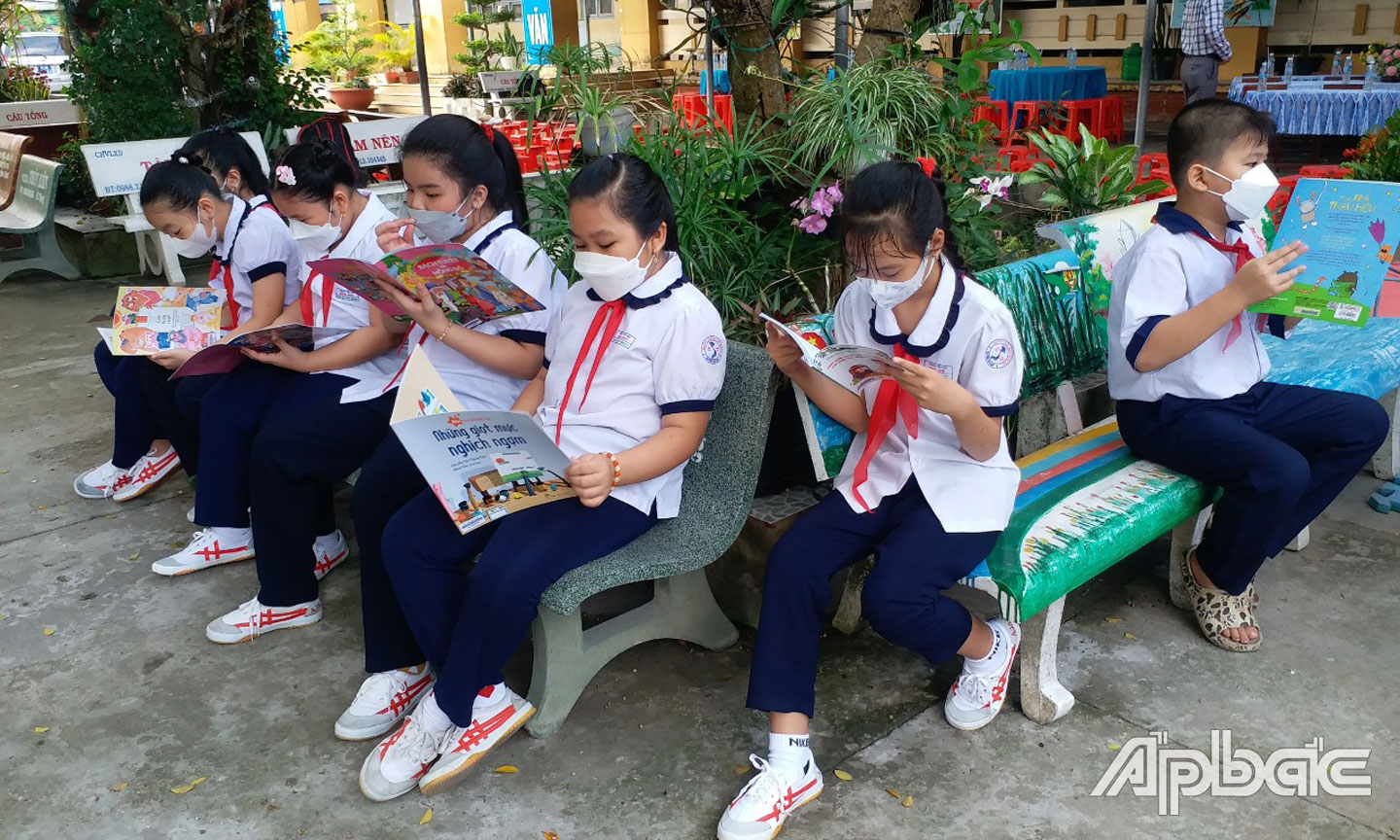 Góc “Thư viện xanh” tại Trường Tiểu học Bình Phú, huyện Cai Lậy.