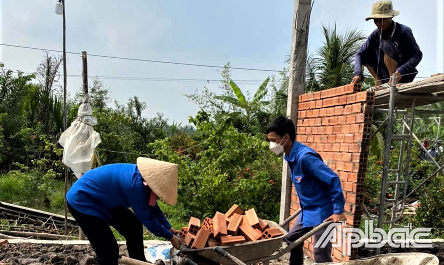 ĐV-TN tích cực tham gia các phong trào tình nguyện do Huyện đoàn phát động.