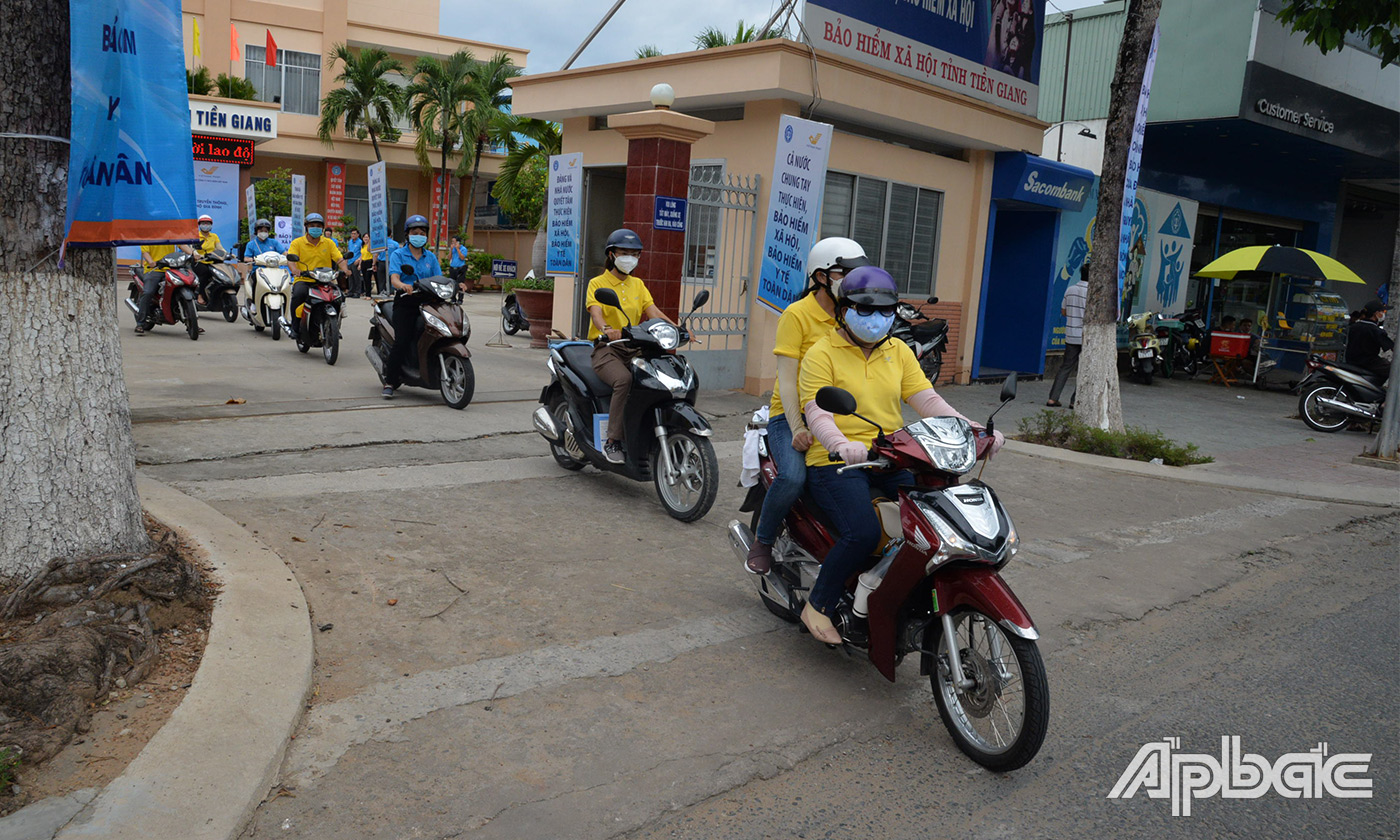 tổ chức diễu hành, chạy roadshow trên các tuyến đường chính trên địa bàn TP. Mỹ Tho cũng như các huyện 