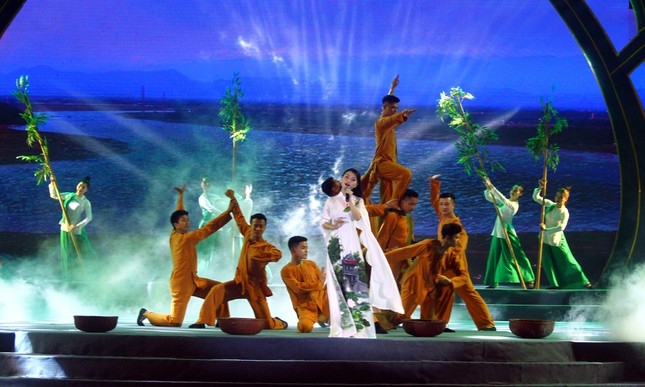  A performance at the event. (Photo: tienphong.vn).