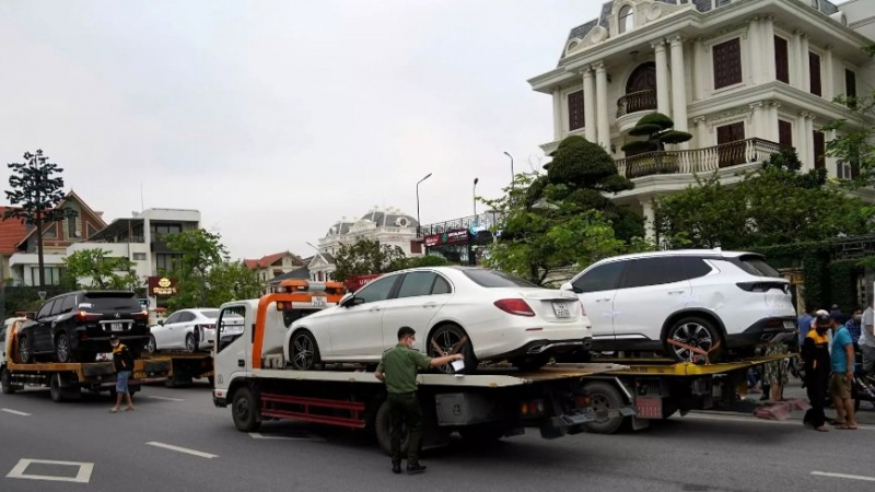 Toàn bộ 4 chiếc xe sang được niêm phong đưa về cơ quan Công an tỉnh Quảng Ninh.