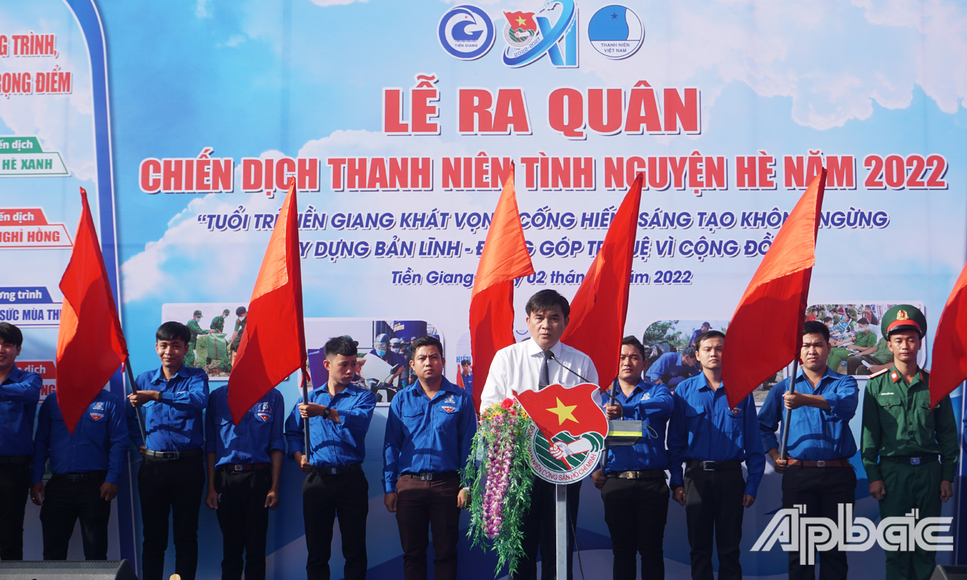 Đồng chí Nguyễn Văn Mười phát biểu phát động và chỉ đạo tại buổi lễ