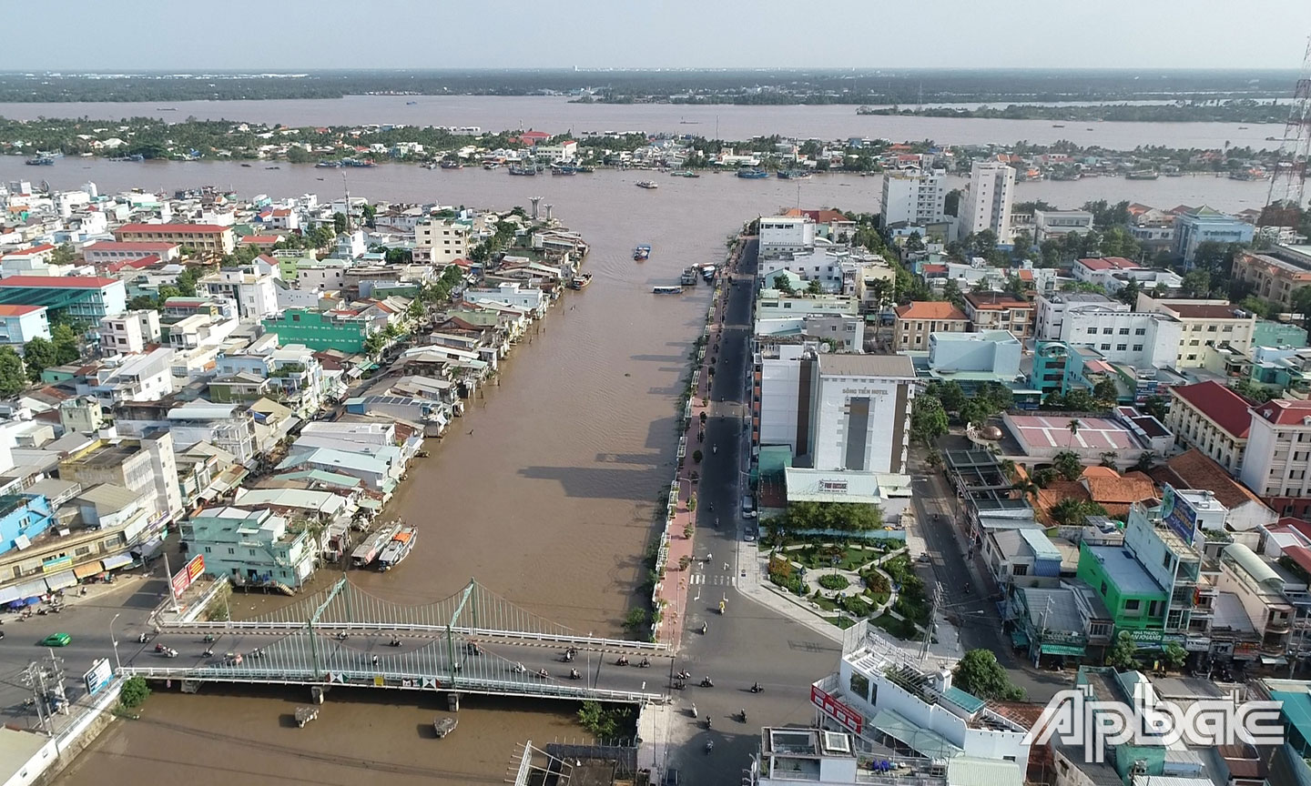 Giải tỏa, tái định cư cho người dân  và xây dựng bờ kè sông Bảo Định là một trong số các dự án quan trọng của TP. Mỹ Tho.