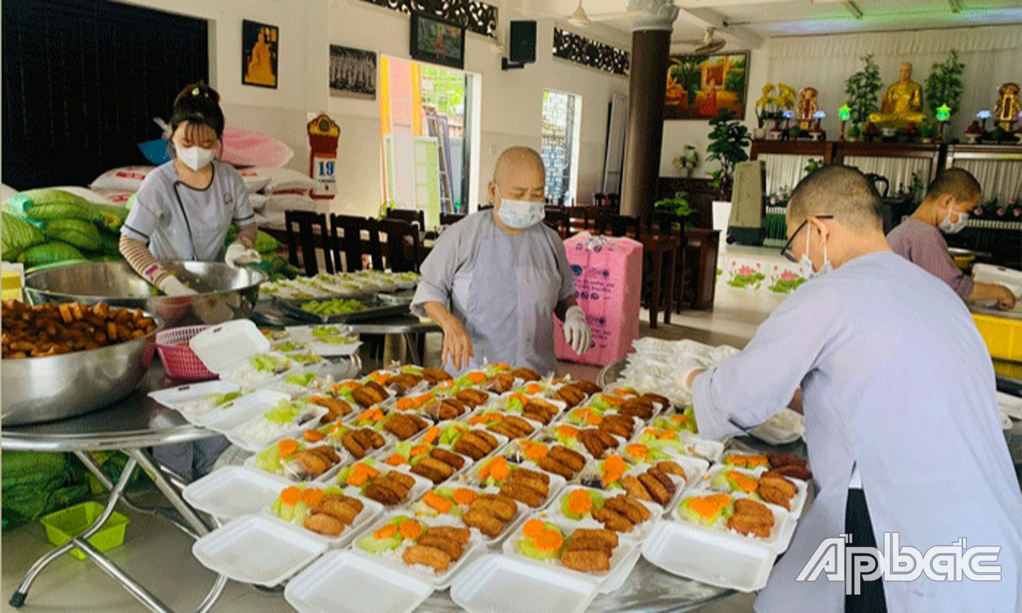 Chùa Tịnh Nghiêm là một trong rất nhiều cơ sở thờ tự Phật giáo trong tỉnh tham gia hoạt động hỗ trợ lương thực, thực phẩm cho người dân trong đại dịch Covid-19 vừa qua.