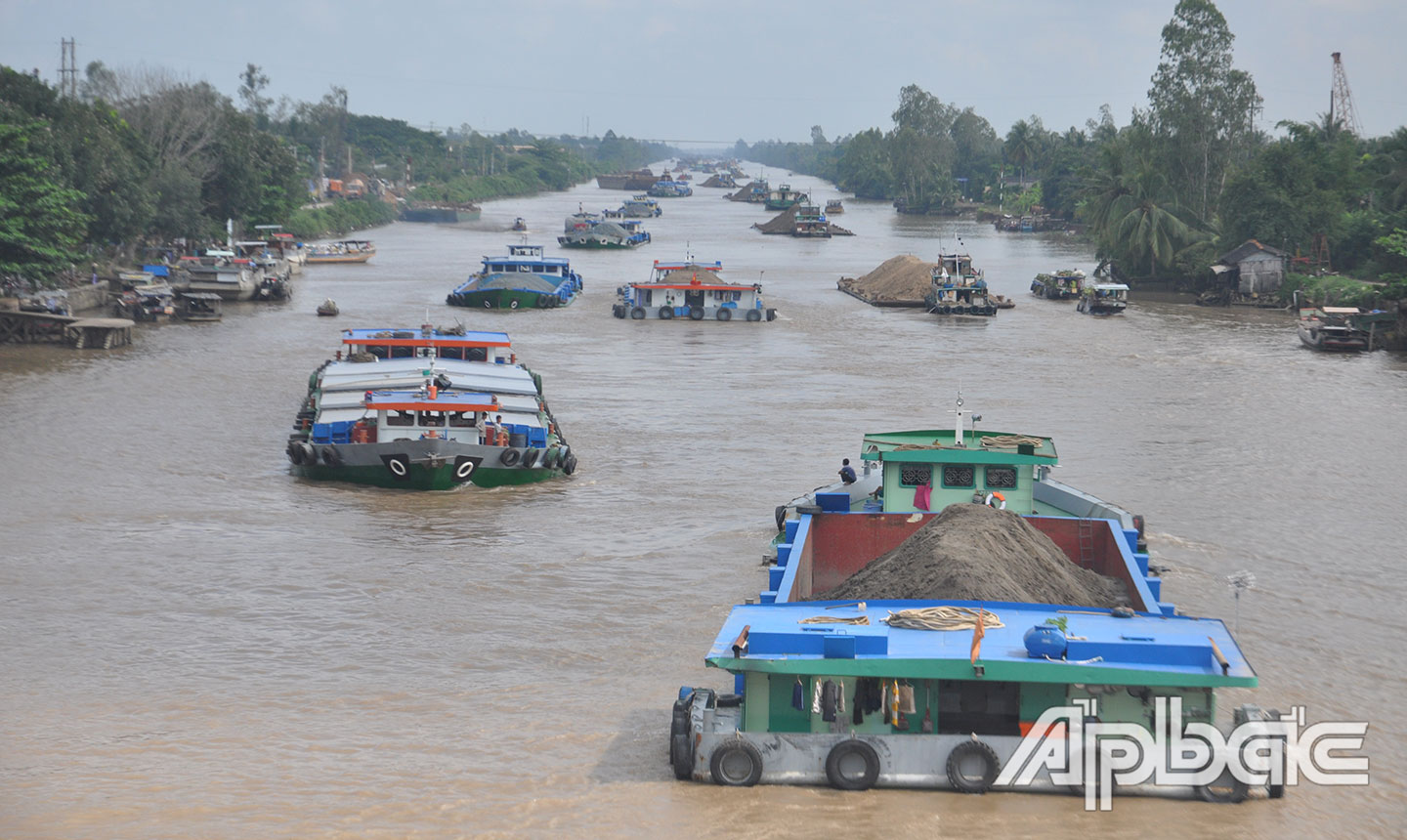 Kinh Chợ Gạo là đường giao thông thủy huyết mạch nối vùng Đồng bằng  sông Cửu Long với TP. Hồ Chí Minh  và các tỉnh miền Đông Nam bộ.