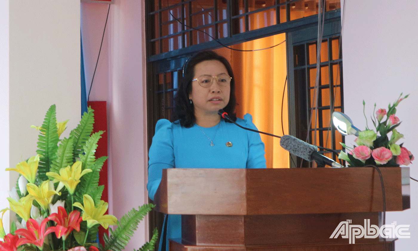 Đồng chí Thái Thu Xương Phó Chủ tịch Tổng LĐLĐ Việt Nam phát biểu tại hội nghị
