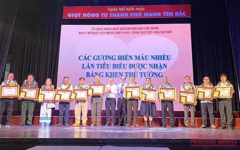 Government Certificates of Merit presented to 12 individuals in Ho Chi Minh City who have donated blood for many times.