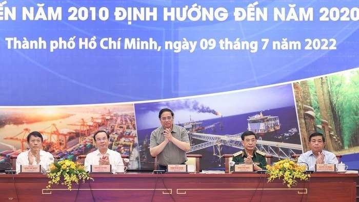 PM Pham Minh Chinh chairs the conference. (Photo: VGP).