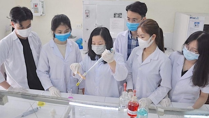 A practice session for students at Da Nang University of Science and Technology.