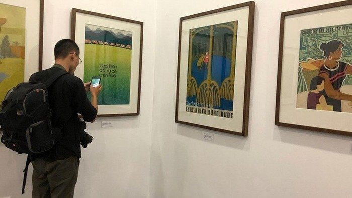 At an exhibition held at the Vietnam Fine Arts Exhibition (Photo via NDO).