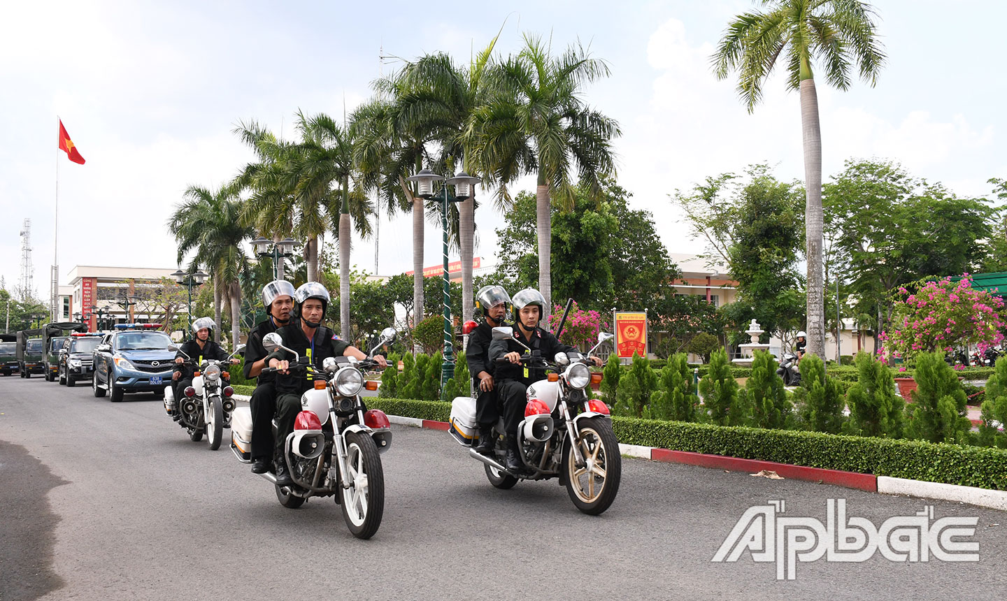 Lực lượng Cảnh sát nhân dân Tiền Giang ra quân giữ gìn an ninh trật tự trên địa bàn. Ảnh: ĐẶNG THANH