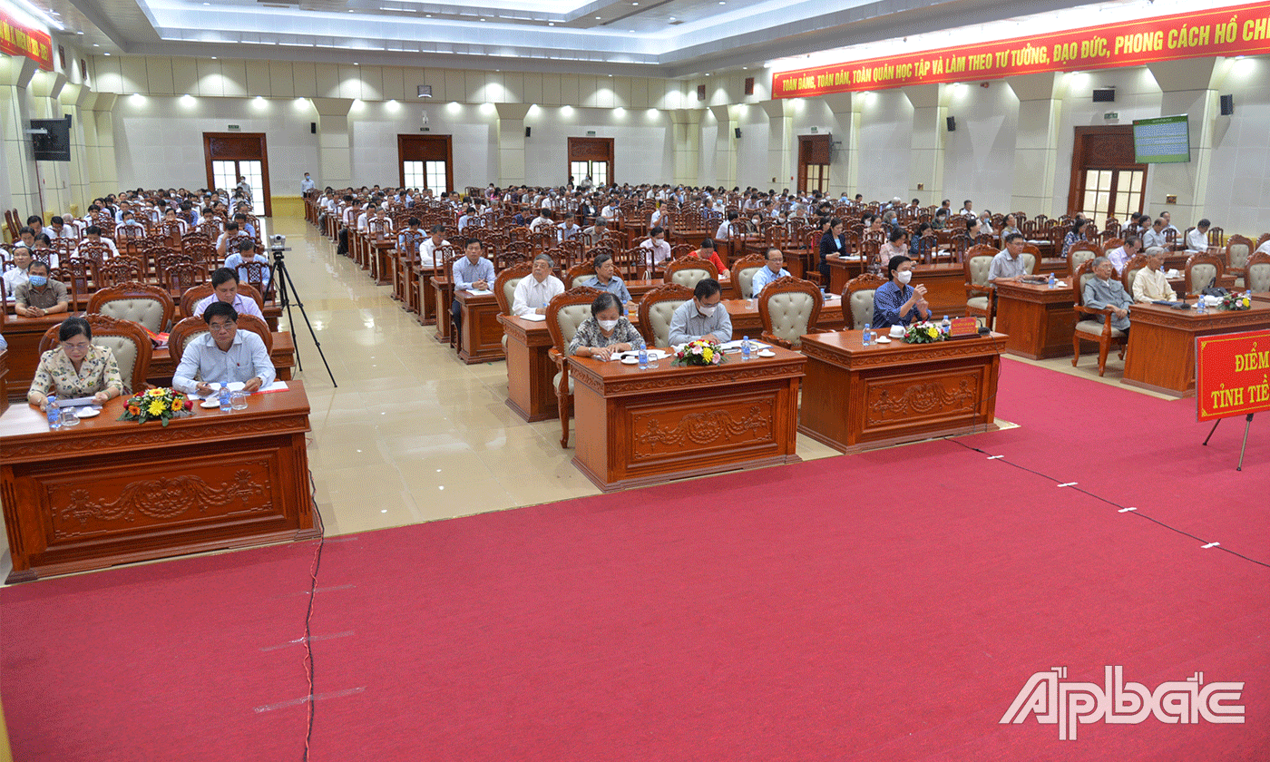 Tại điểm cầu Tiền Giang.