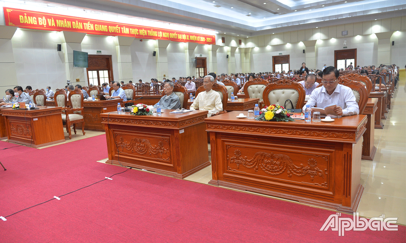 Tại điểm cầu Tiền Giang.