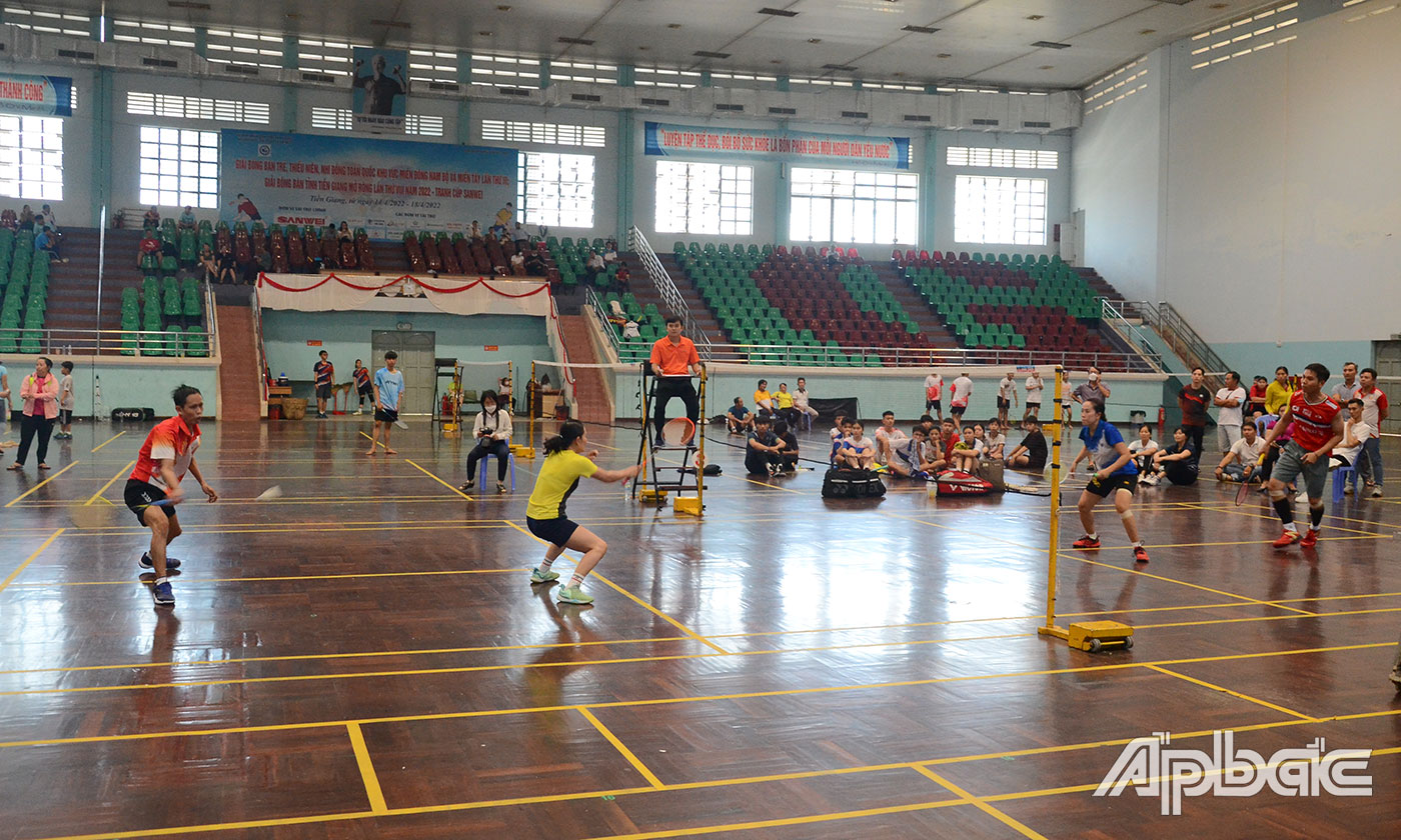 Các vận động viên tham gia tranh tài.