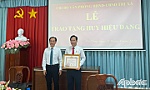 TX. Gò Công: Đồng chí Giản Bá Huỳnh được trao Huy hiệu 30 năm tuổi Đảng