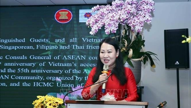 Chairwoman of the Ho Chi Minh municipal Vietnam – Southeast Asia Friendship Association Phan Thi Hong Xuan speaking at the event (Photo: VNA).