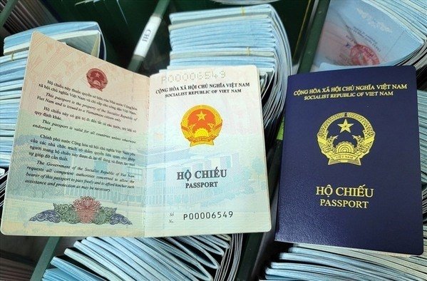 The new-style passport of Vietnam (Photo: VNA).