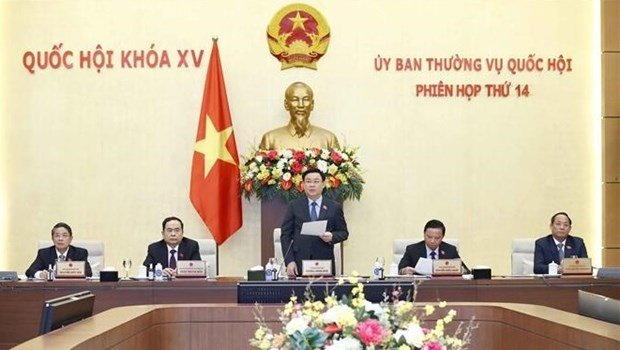 NA Chairman Vuong Dinh Hue speaks at the session. (Photo: VNA).