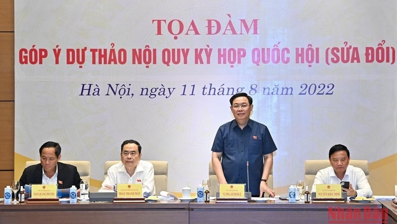 ABO/NDO - National Assembly Chairman Vuong Dinh Hue attended a seminar on August 11 to discuss revisions to the working regulations of the legislative body’s plenary meetings.