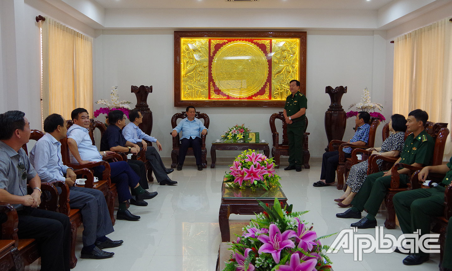 Đại tá Trần Văn Le, Tỉnh ủy viên, Chỉ huy trưởng Bộ Chỉ huy BĐBP Tiền Giang báo cáo tình hình hoạt động của đơn vị trong thời gian qua