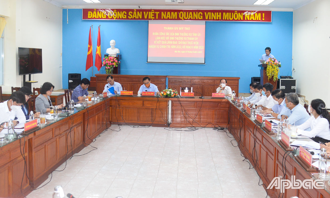 Quang cảnh buổi làm việc.