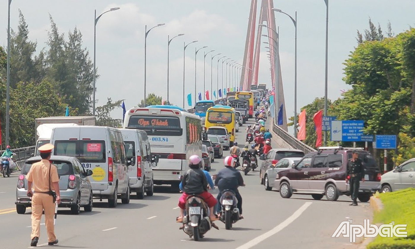 Thường xảy ra ùn tắc giao thông tại khu vực cầu Rạch Miễu.