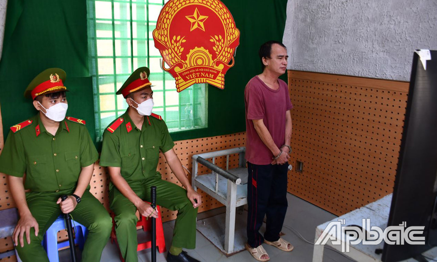 Bị cáo tại nhà giam giữ Công an huyện Cái Bè.