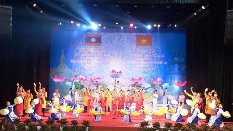 The ceremony to mark Vietnam-Laos ties in Ha Tinh Province. (Photo: NDO).