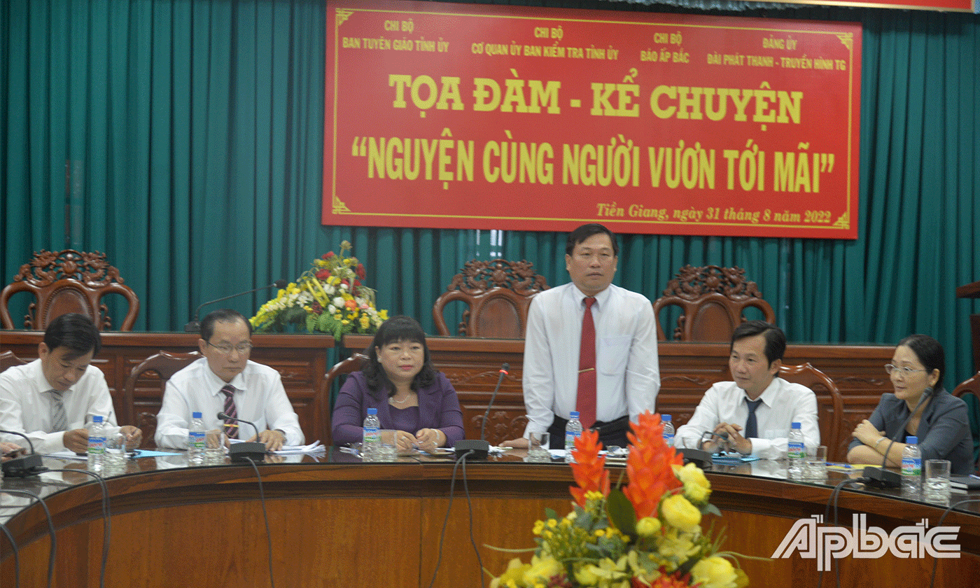 Phó Chủ nhiệm Ủy ban kiểm tra Tỉnh ủy Phạm Văn An phát biểu tại buổi tọa đàm.