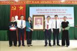 Vice President presents gifts to poor households and students in Yen Bai