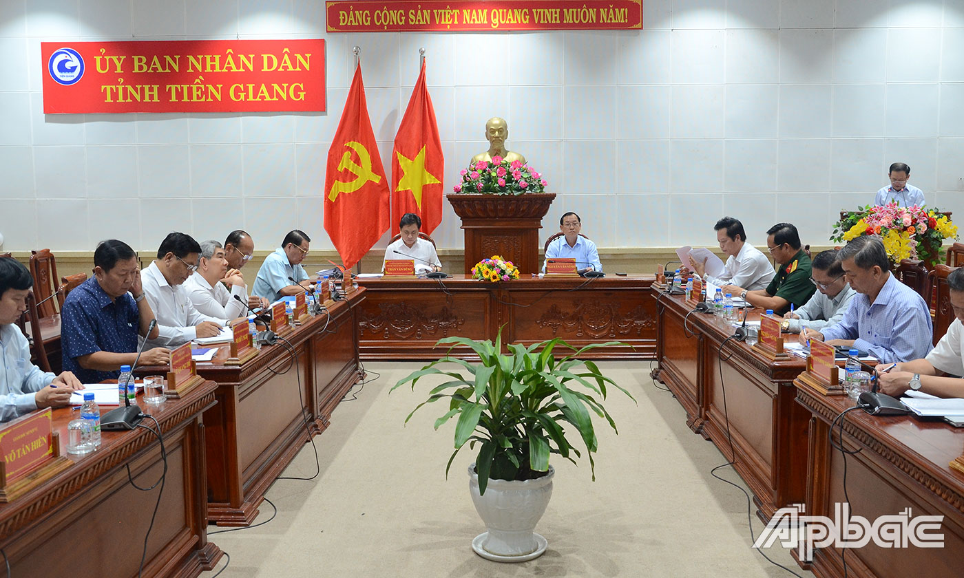 Quang cảnh phiên họp.