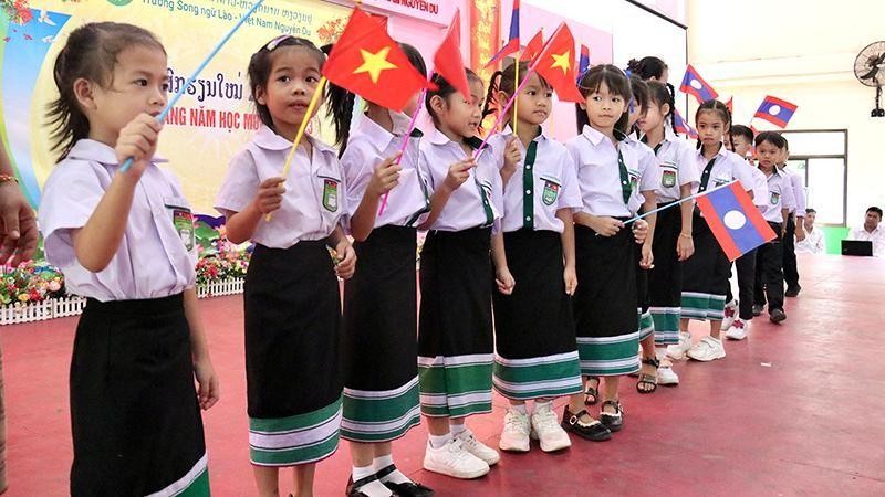 Students at the Nguyen Du Lao-Vietnamese bilingual school (Photo: NDO).
