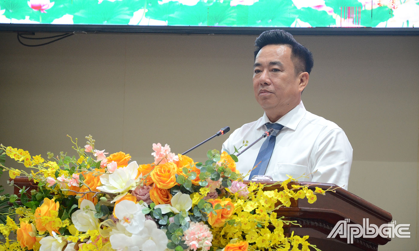 Phó Tổng Giám đốc Ngân hàng CSXH Trung ương Huỳnh Văn Thuận phát biểu tại hội nghị.