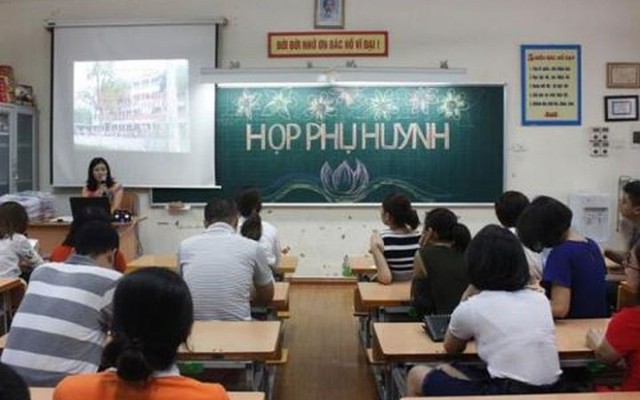 Tại buổi họp phụ huynh đầu năm học, thay vì trao đổi về cách thức giáo dục, các vấn đề liên quan đến con trẻ thì chuyện thu tiền chiếm thời lượng không nhỏ.