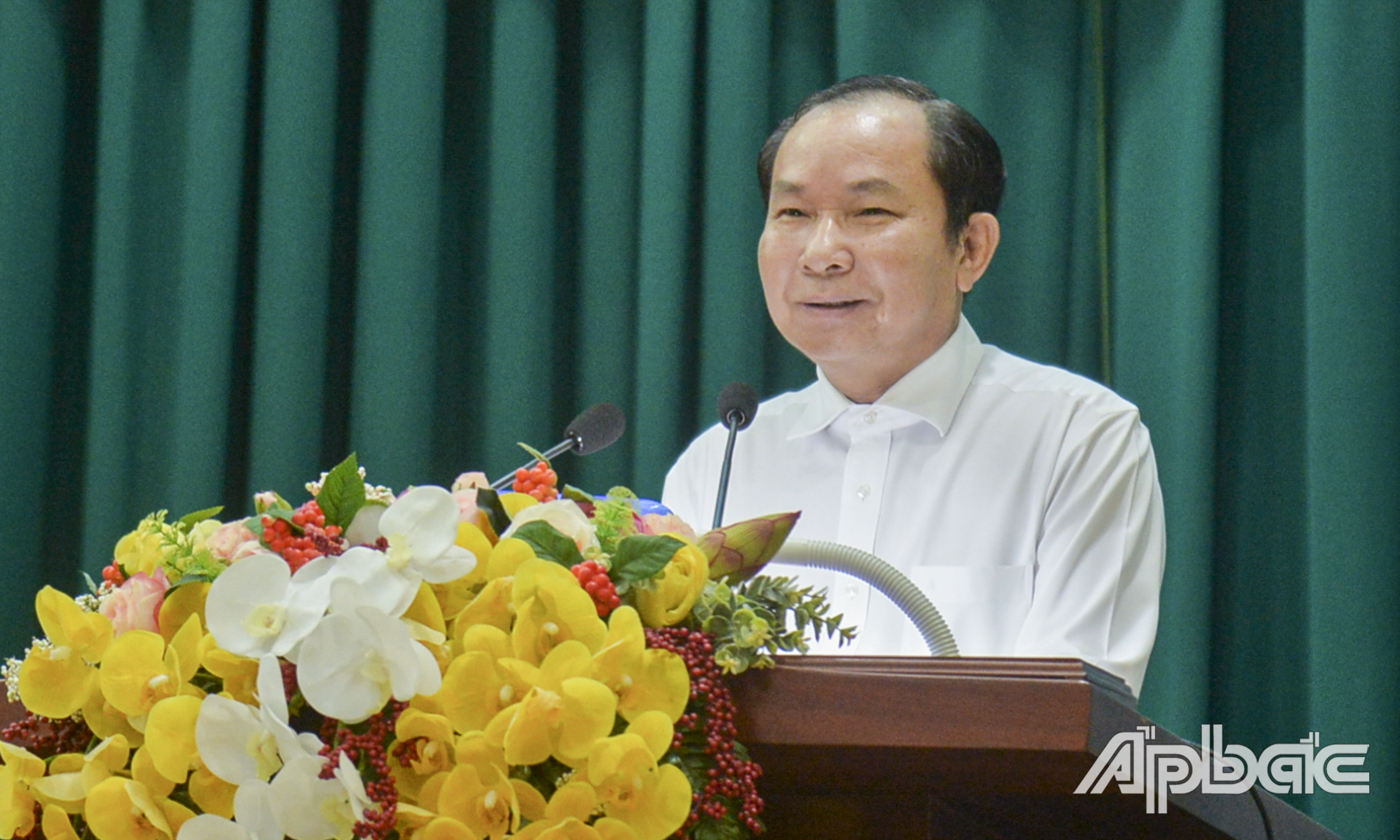 Phó Trưởng Ban Tuyên giáo Tỉnh ủy Nguyễn Văn Tý ghi nhận, giải trình các ý kiến của đại biểu.